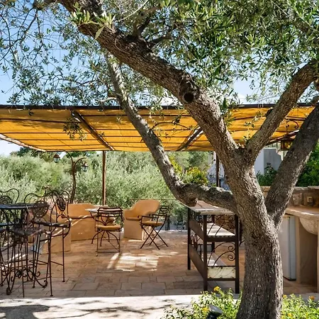 بيت للعطل Schoenes Steinhaus Mit Pool Und Panoramablick تْشيستيرنِنو